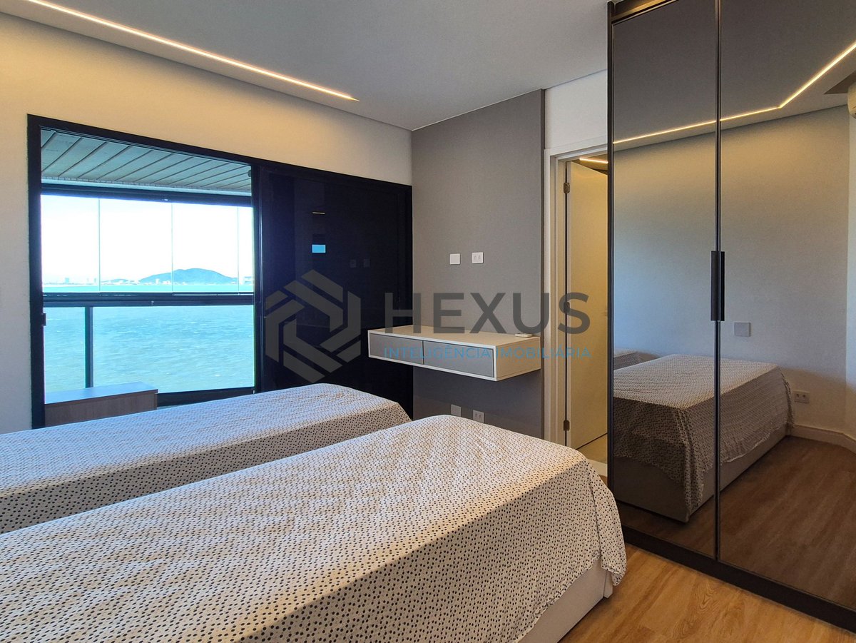 Foto 24 de Apartamento reformado frente mar com piscina na varanda na Praia das Asturias, Guaruja