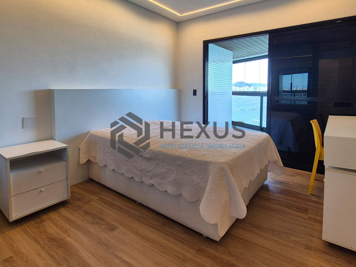 Foto 31 de Apartamento reformado frente mar com piscina na varanda na Praia das Asturias, Guaruja