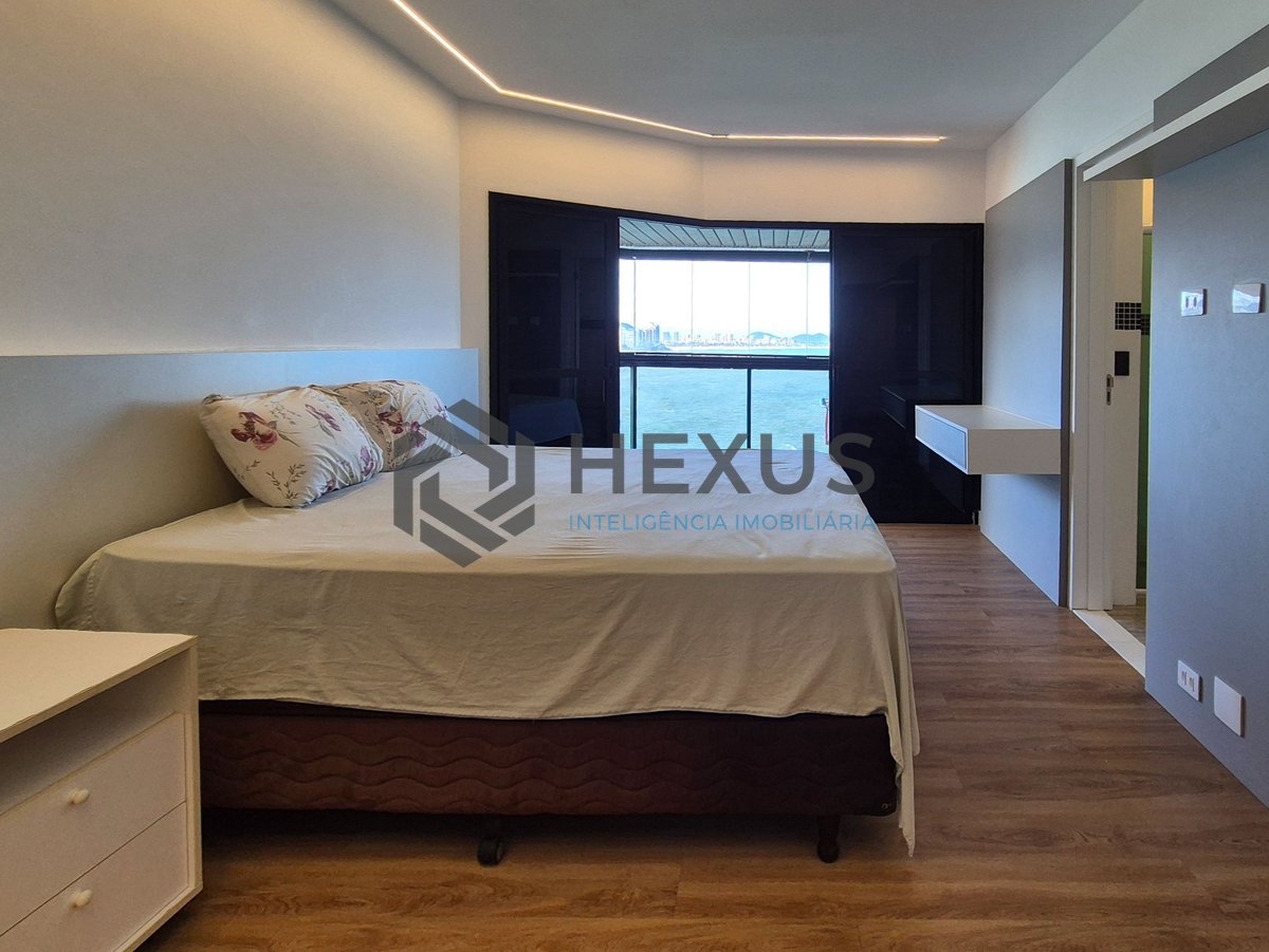 Foto 37 de Apartamento reformado frente mar com piscina na varanda na Praia das Asturias, Guaruja