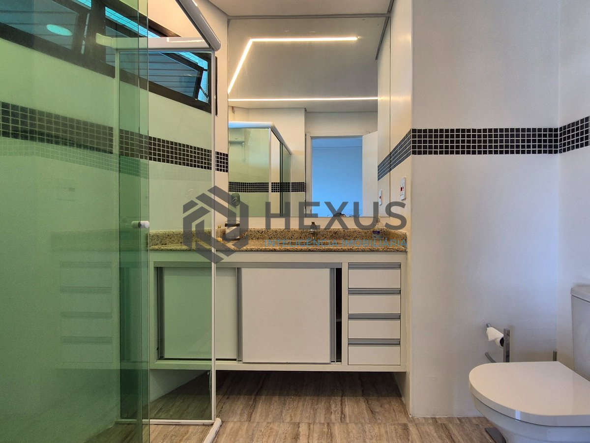 Foto 40 de Apartamento reformado frente mar com piscina na varanda na Praia das Asturias, Guaruja