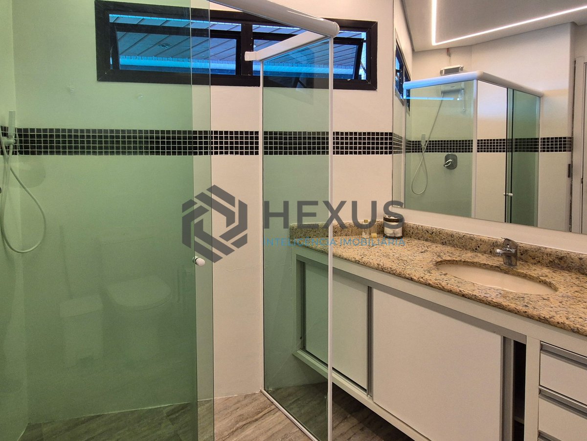 Foto 41 de Apartamento reformado frente mar com piscina na varanda na Praia das Asturias, Guaruja