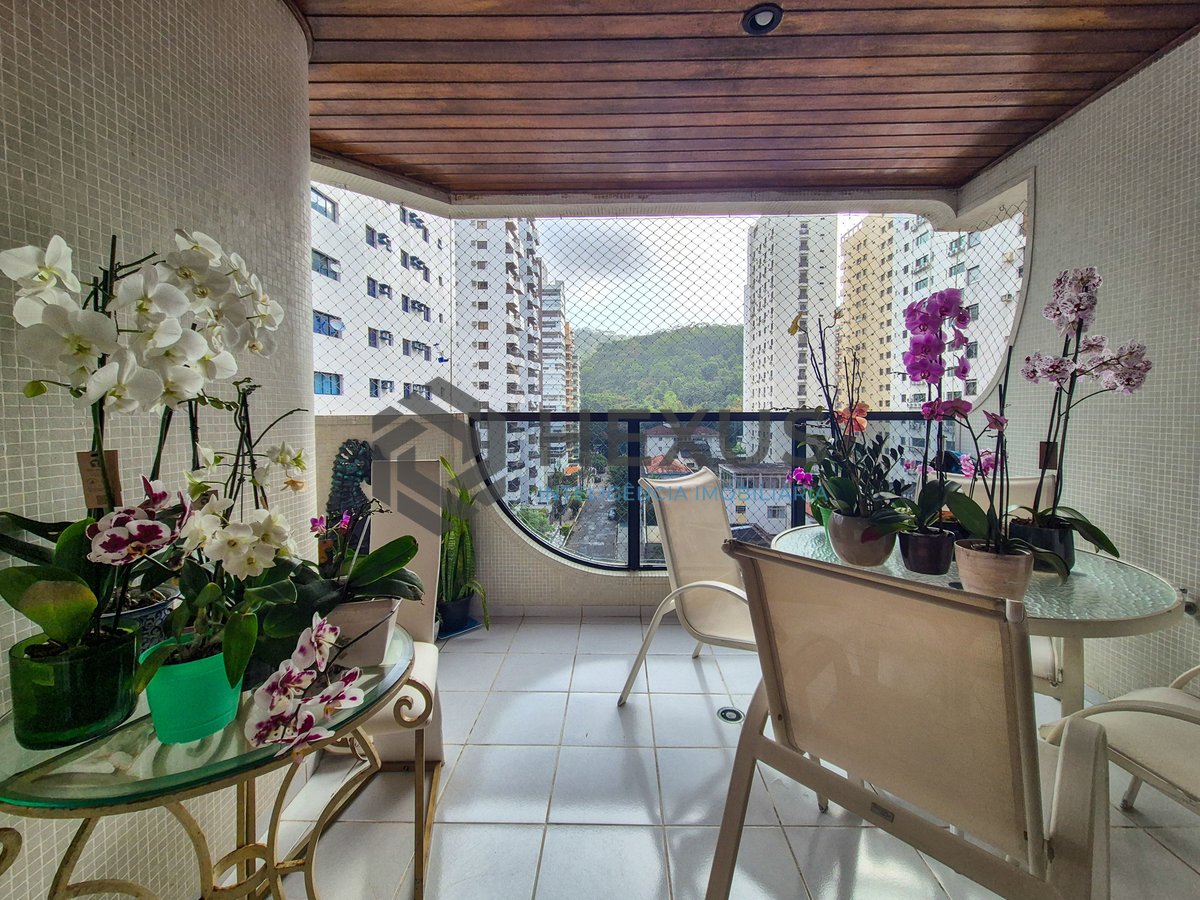 Foto 2 de Apartamento com varanda e lazer na Praia das Pitangueiras, Guaruja