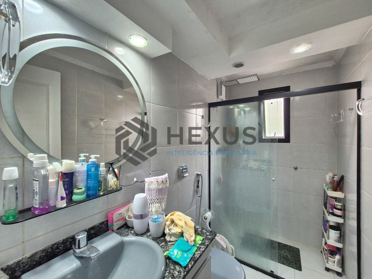 Foto 14 de Apartamento com varanda e lazer na Praia das Pitangueiras, Guaruja