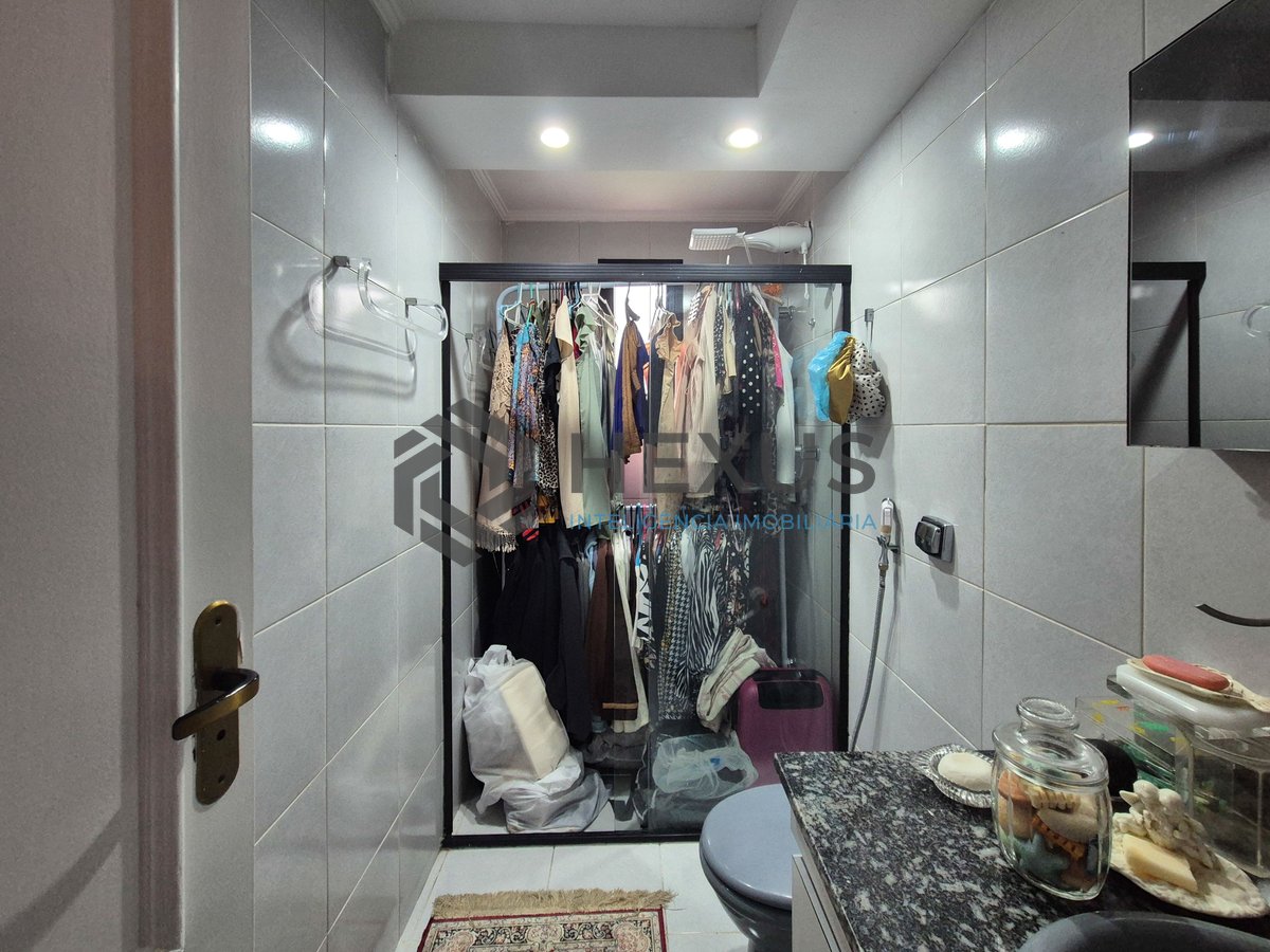 Foto 21 de Apartamento com varanda e lazer na Praia das Pitangueiras, Guaruja