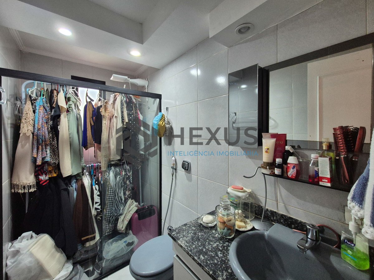 Foto 22 de Apartamento com varanda e lazer na Praia das Pitangueiras, Guaruja