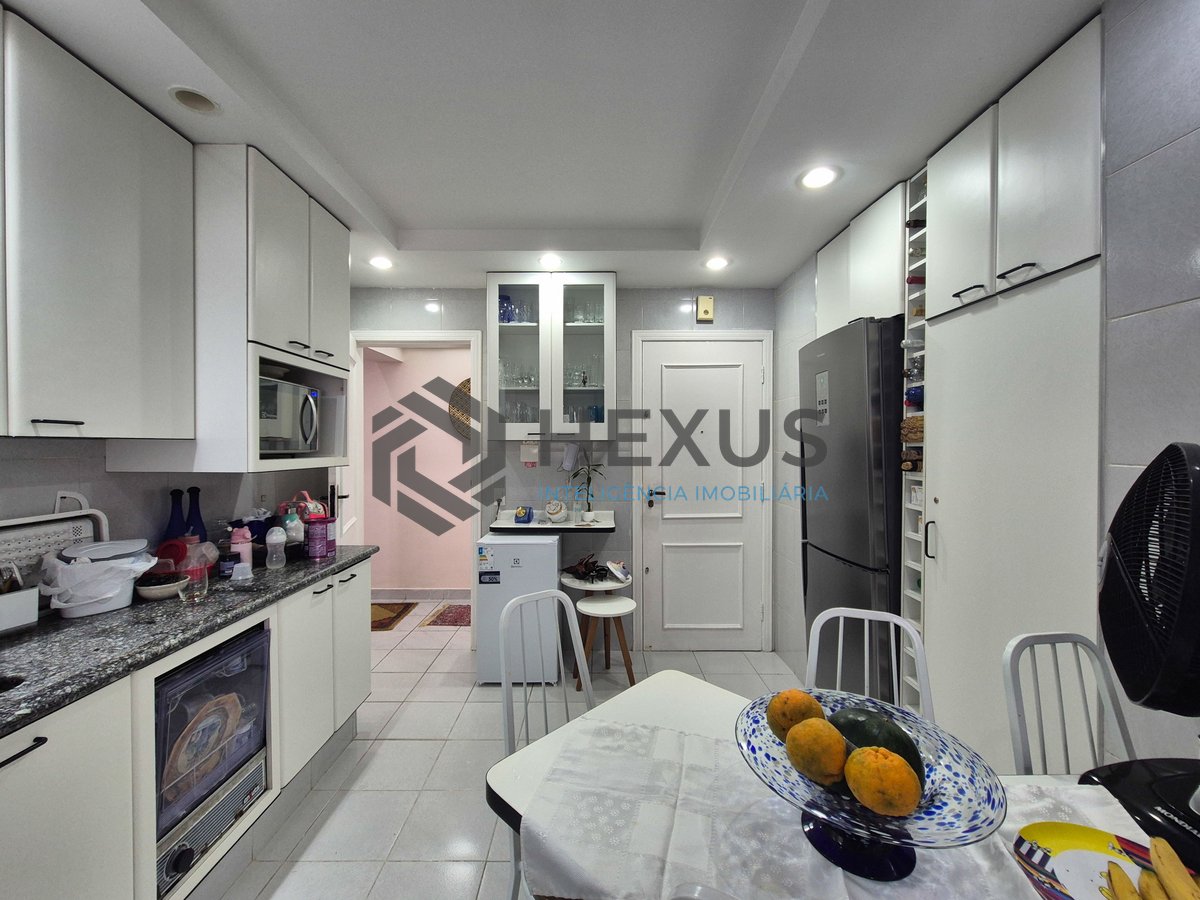 Foto 23 de Apartamento com varanda e lazer na Praia das Pitangueiras, Guaruja