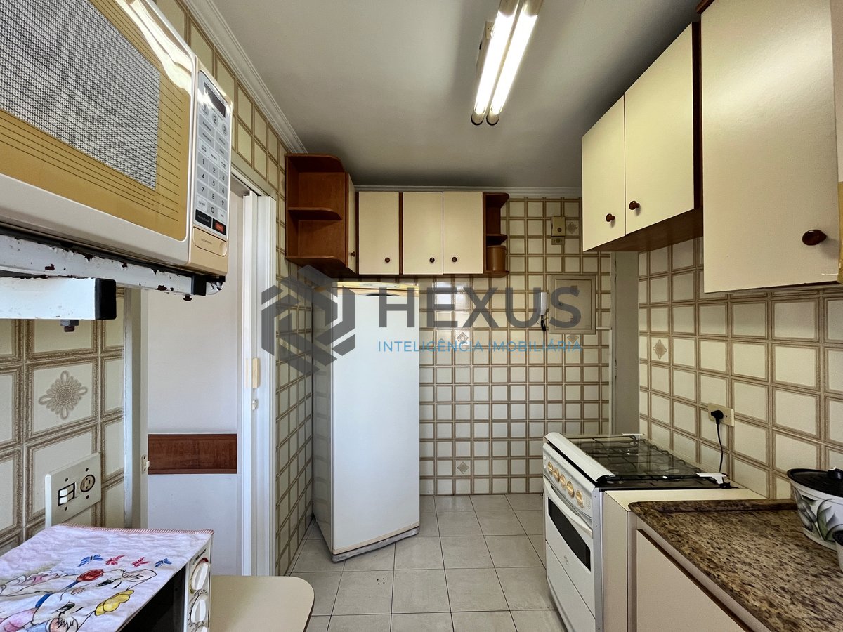 Foto 18 de Apartamento com varanda e vista mar na beira mar da Praia das Pitangueiras, Guarujá