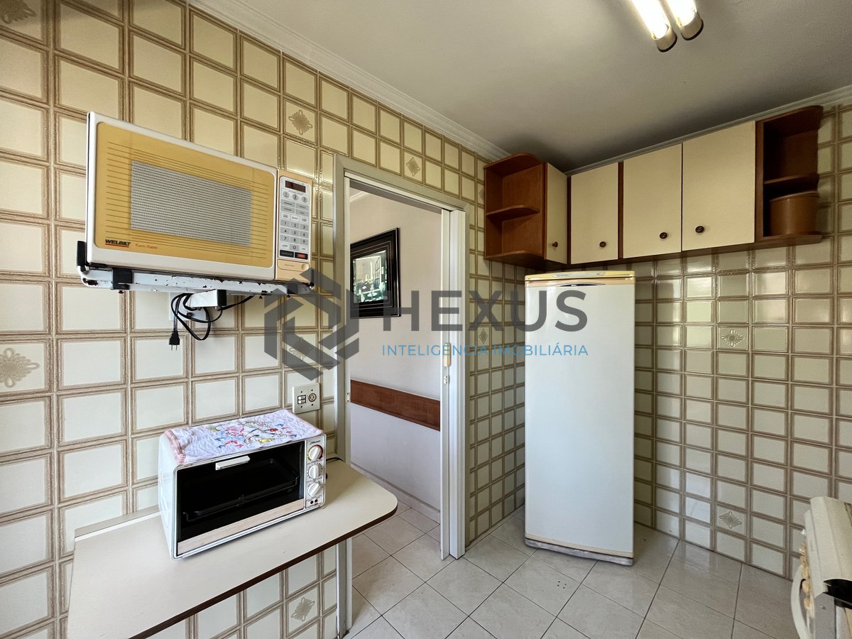 Foto 19 de Apartamento com varanda e vista mar na beira mar da Praia das Pitangueiras, Guarujá