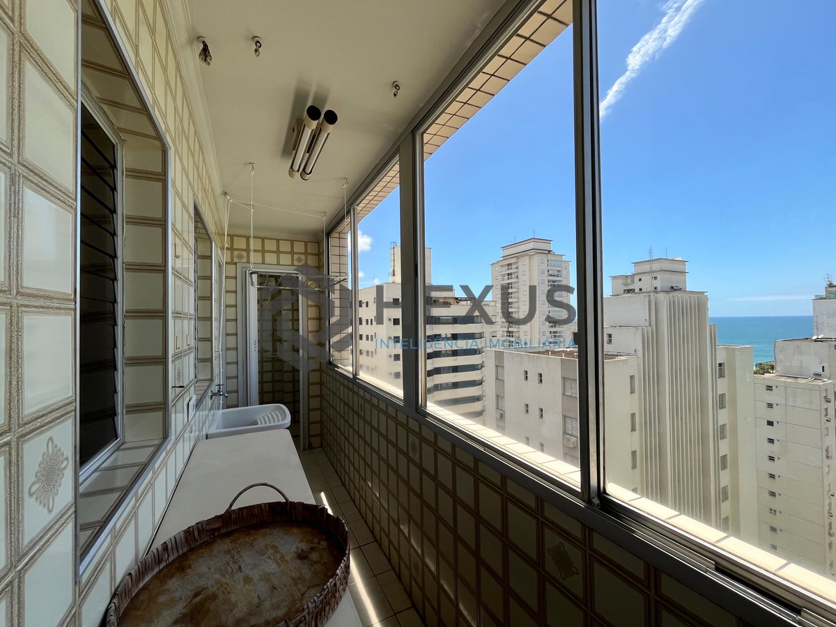 Foto 20 de Apartamento com varanda e vista mar na beira mar da Praia das Pitangueiras, Guarujá