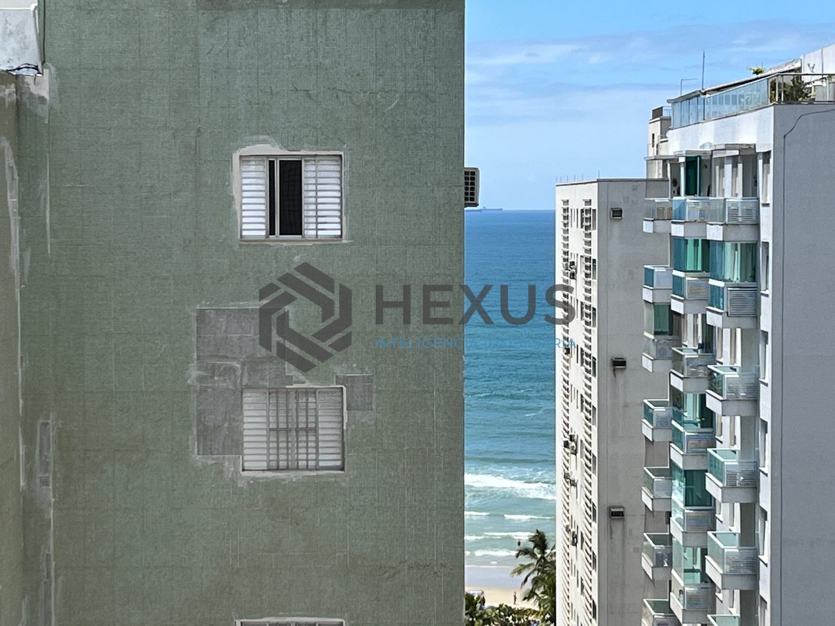 Foto 10 de Apartamento com varanda e vista mar na beira mar da Praia das Pitangueiras, Guarujá