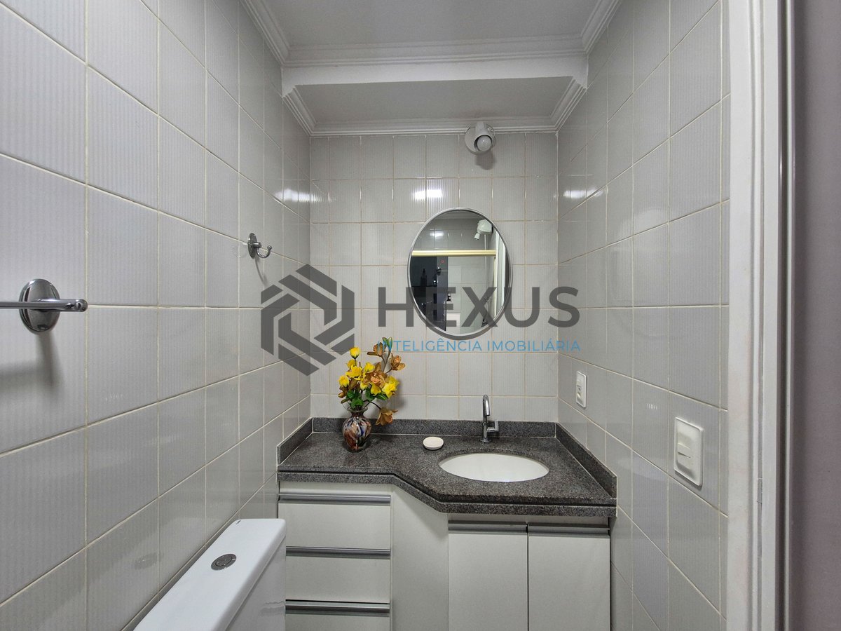 Foto 14 de Apartamento com varanda e lazer na Praia das Pitangueiras, Guaruja