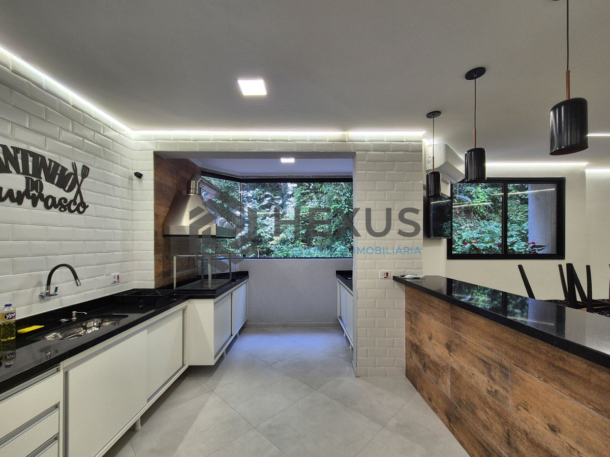 Foto 30 de Apartamento com varanda e lazer na Praia das Pitangueiras, Guaruja