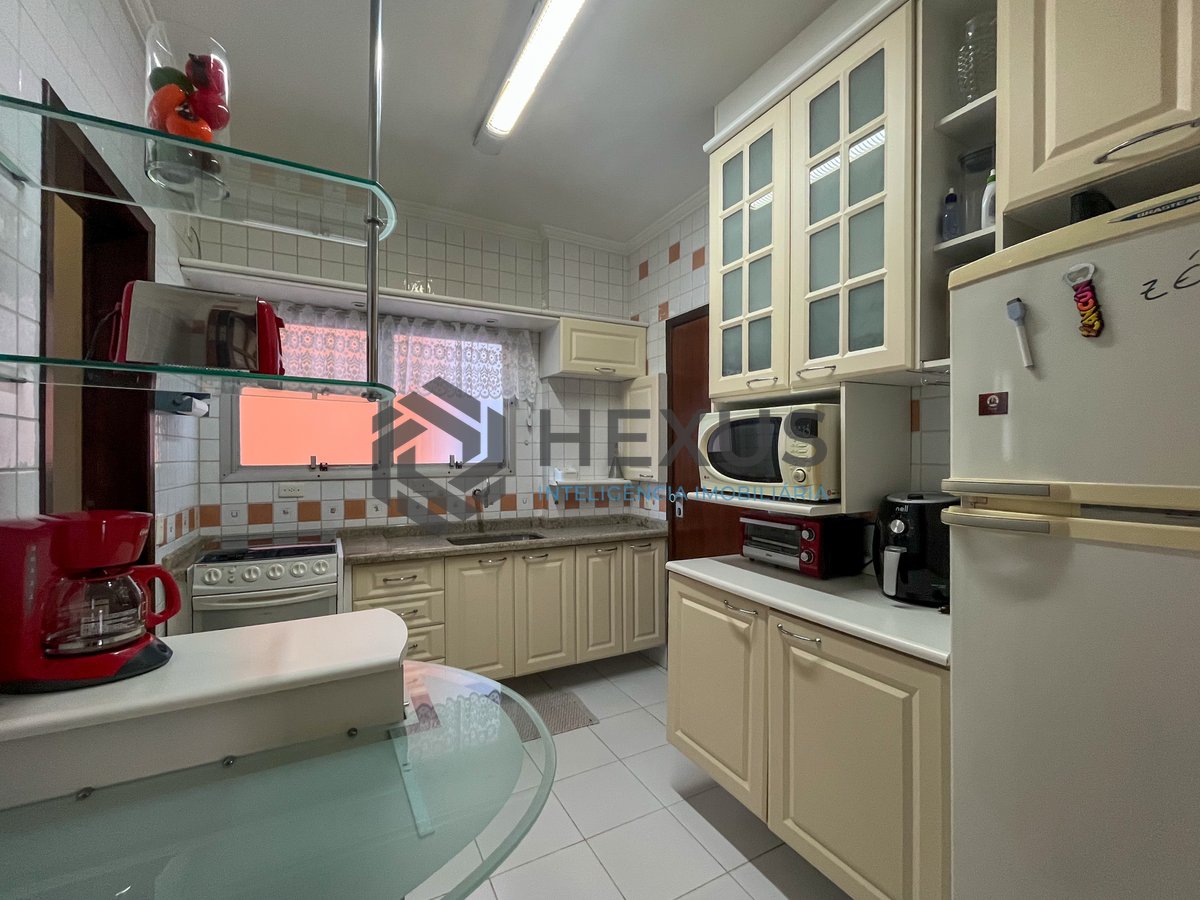 Foto 20 de Apartamento com varanda vista mar e lazer na Praia das Pitangueiras, Guaruja