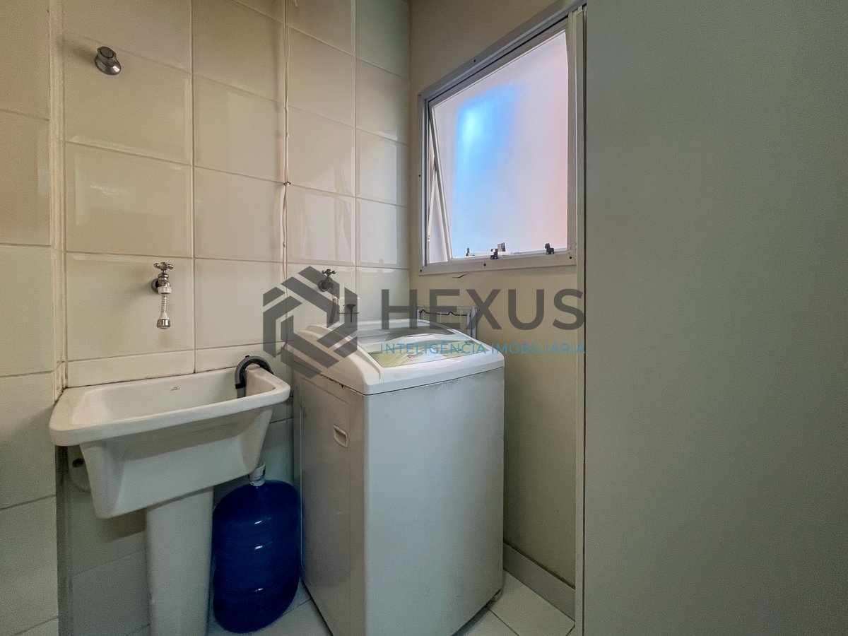 Foto 23 de Apartamento com varanda vista mar e lazer na Praia das Pitangueiras, Guaruja