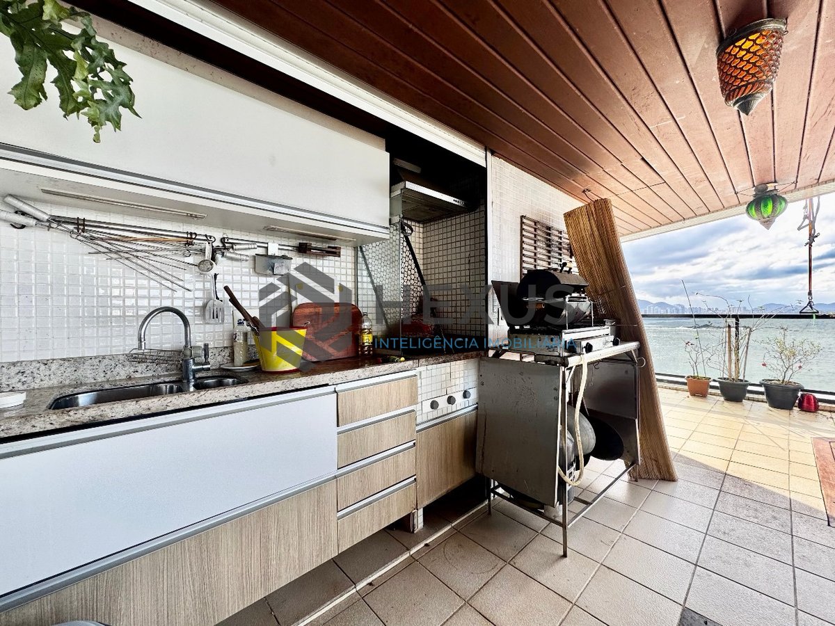 Foto 9 de Apartamento Frente para o mar à venda na Praia das Astúrias Guarujá, localização privilegiada. Confira!