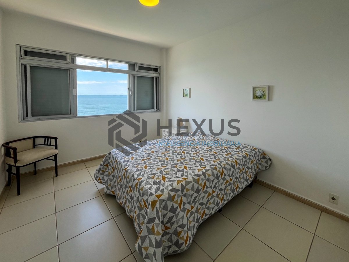 Foto 14 de Apartamento frente mar com varanda na Praia das Pitangueiras, Guaruja