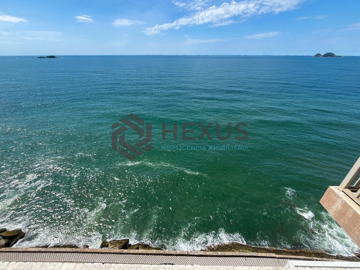 Foto 17 de Apartamento frente mar com varanda na Praia das Pitangueiras, Guaruja