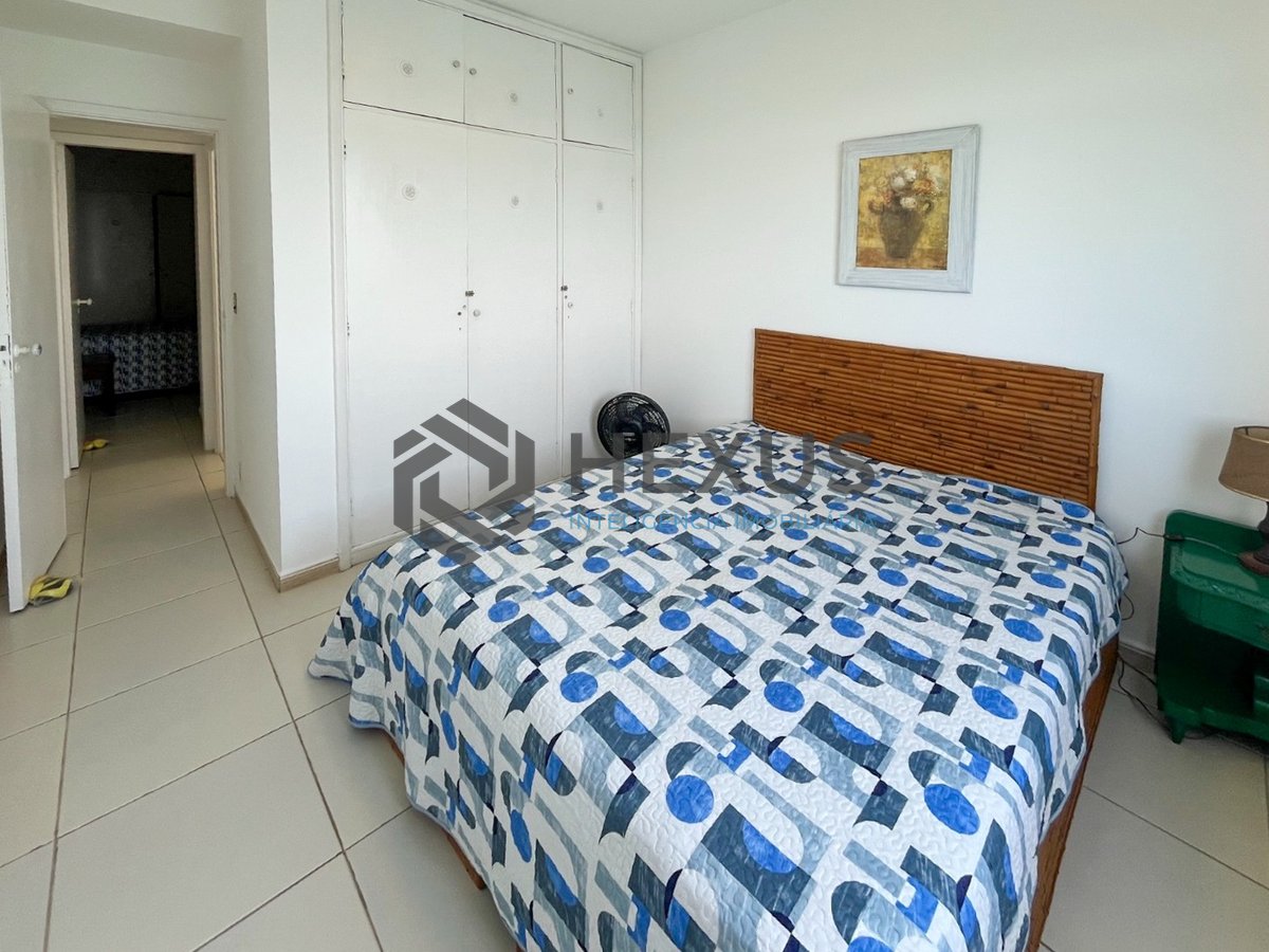 Foto 19 de Apartamento frente mar com varanda na Praia das Pitangueiras, Guaruja