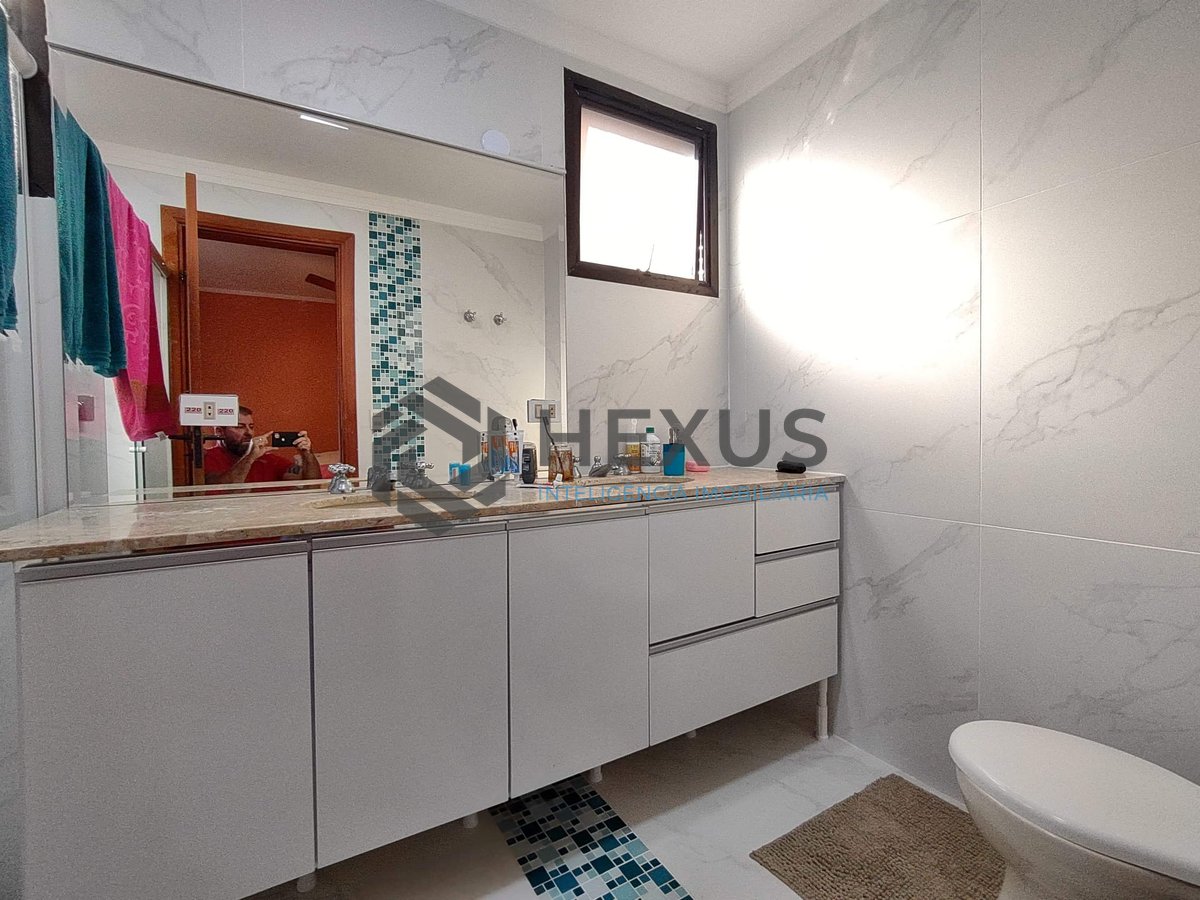 Foto 16 de Apartamento com varanda na Praia da Enseada, Guaruja