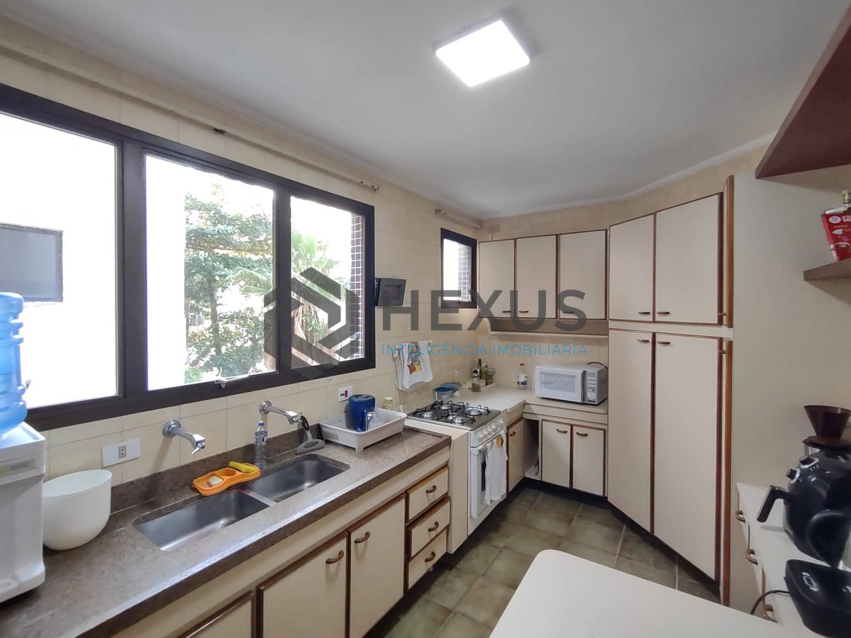 Foto 17 de Apartamento com varanda na Praia da Enseada, Guaruja
