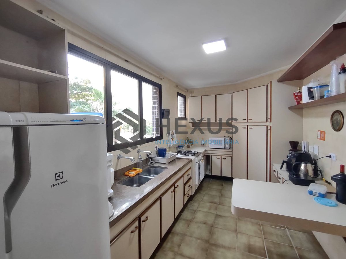 Foto 18 de Apartamento com varanda na Praia da Enseada, Guaruja