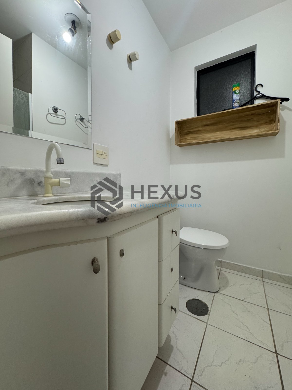 Foto 12 de Apartamento com varanda e lazer nas Pitangueiras, Guaruja