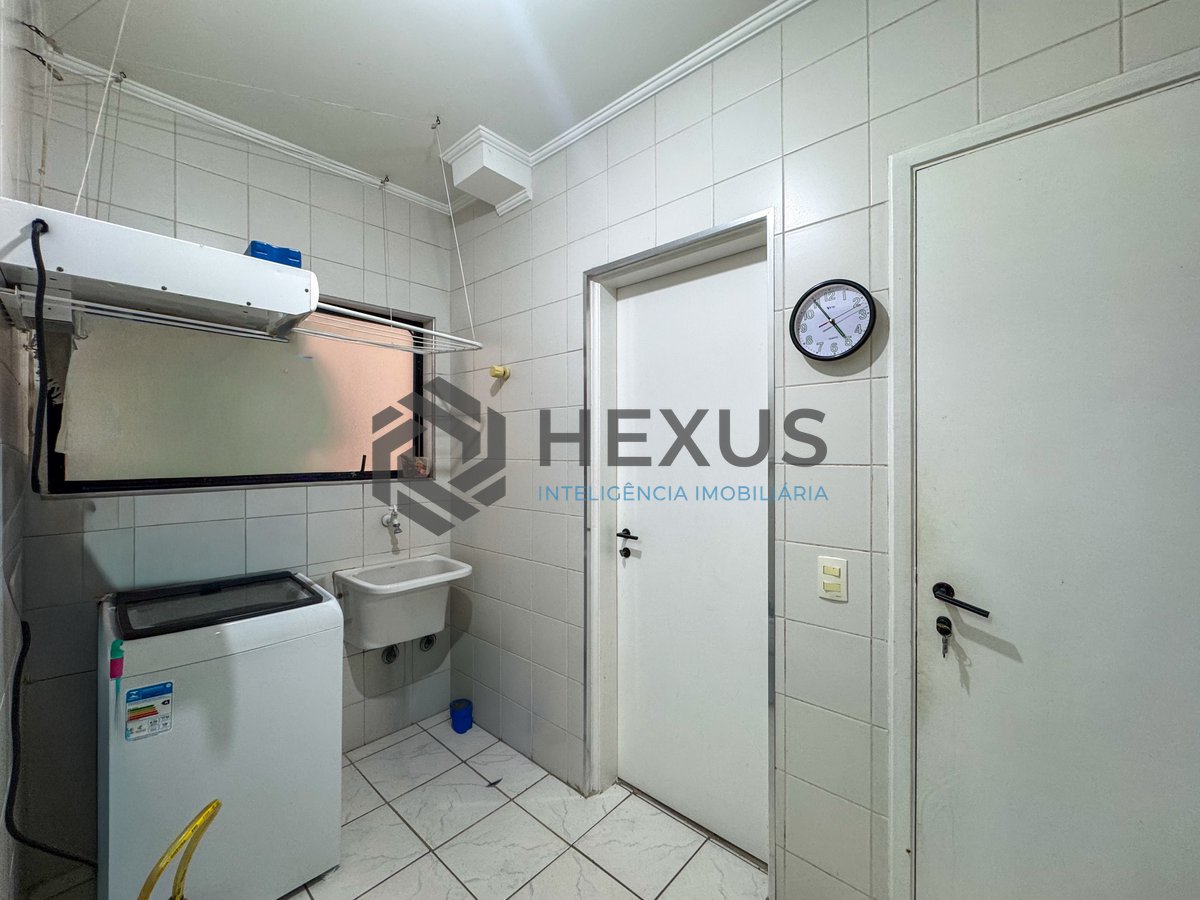 Foto 17 de Apartamento com varanda e lazer nas Pitangueiras, Guaruja