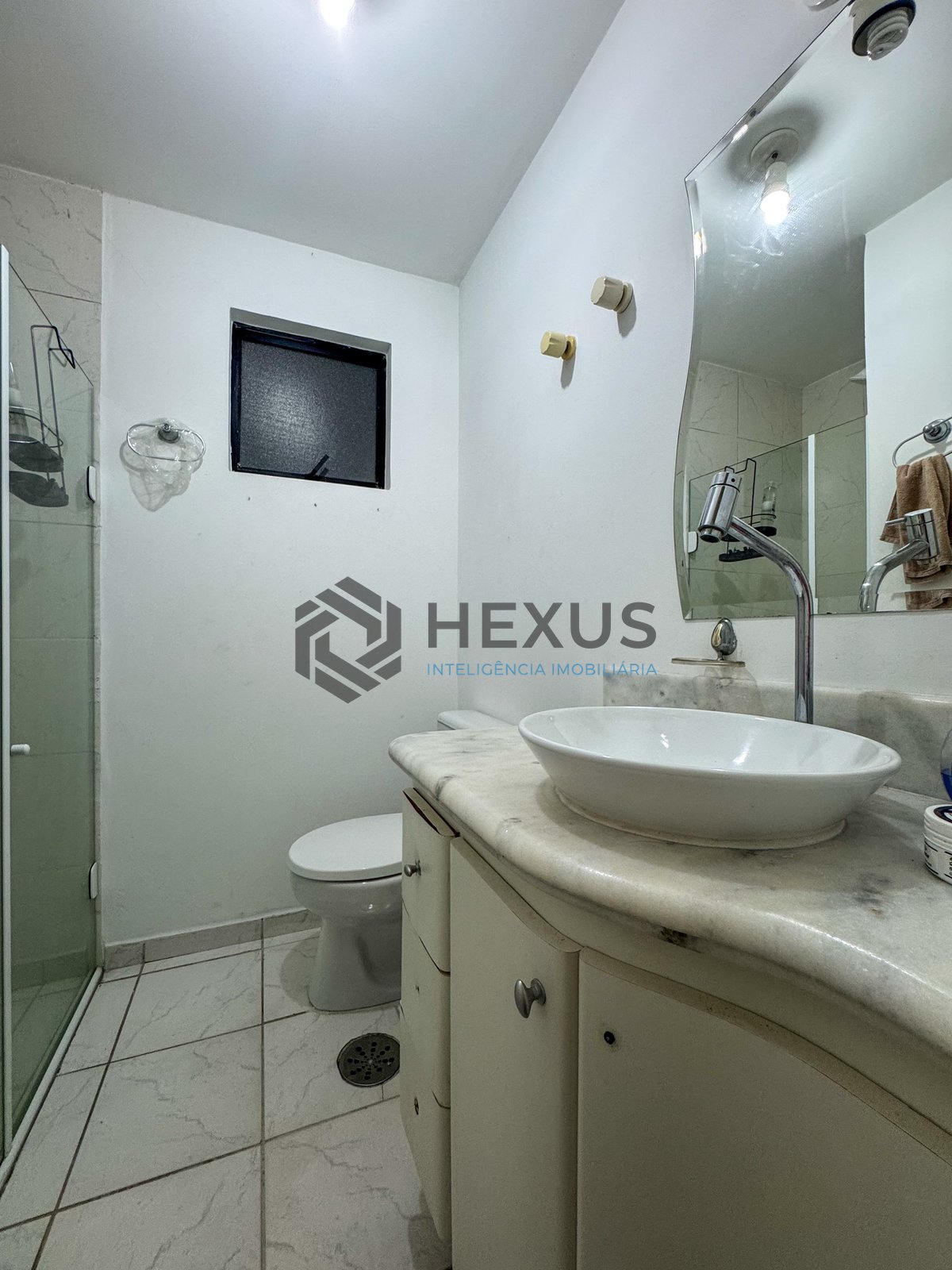 Foto 8 de Apartamento com varanda e lazer nas Pitangueiras, Guaruja