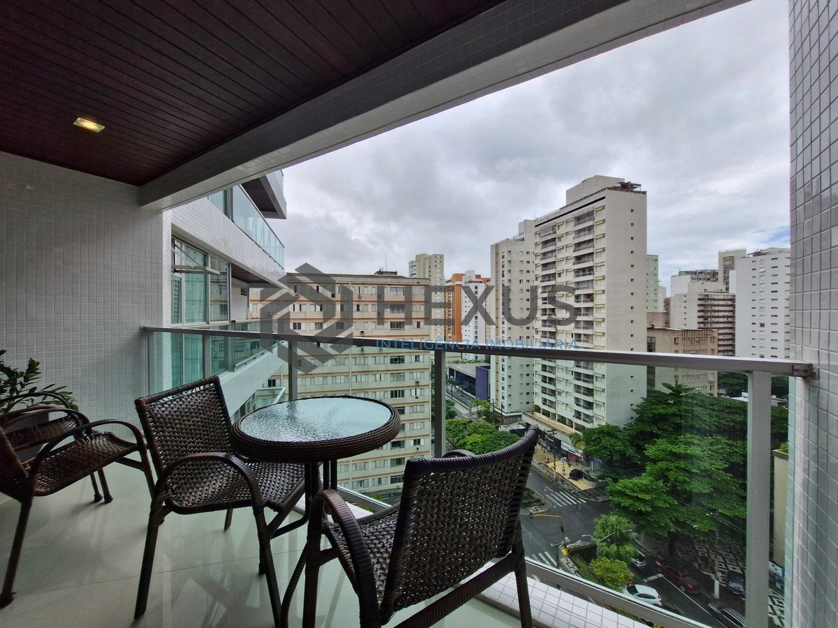 Foto 2 de Apartamento com varanda e lazer na região na Praia das Pitangueiras, Guaruja