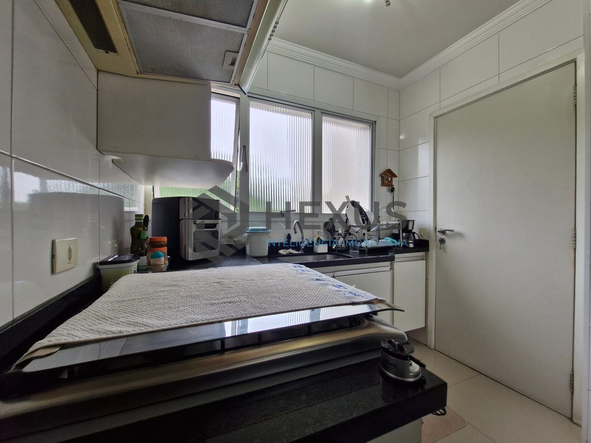 Foto 23 de Apartamento com varanda e lazer na região na Praia das Pitangueiras, Guaruja