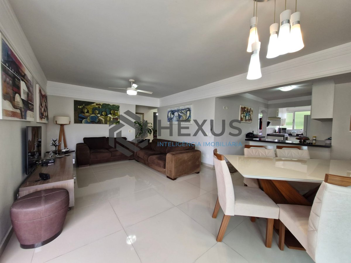 Foto 5 de Apartamento com varanda e lazer na região na Praia das Pitangueiras, Guaruja