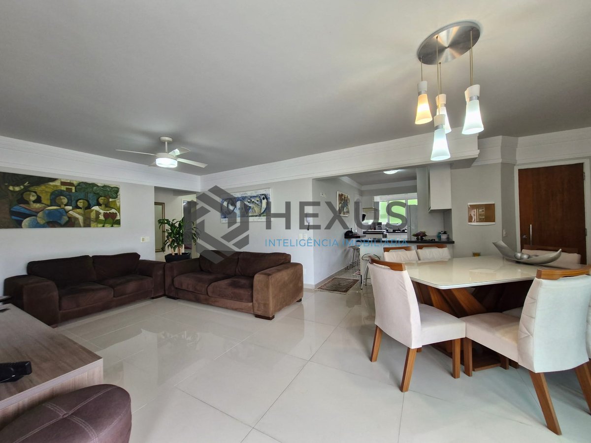 Foto 6 de Apartamento com varanda e lazer na região na Praia das Pitangueiras, Guaruja
