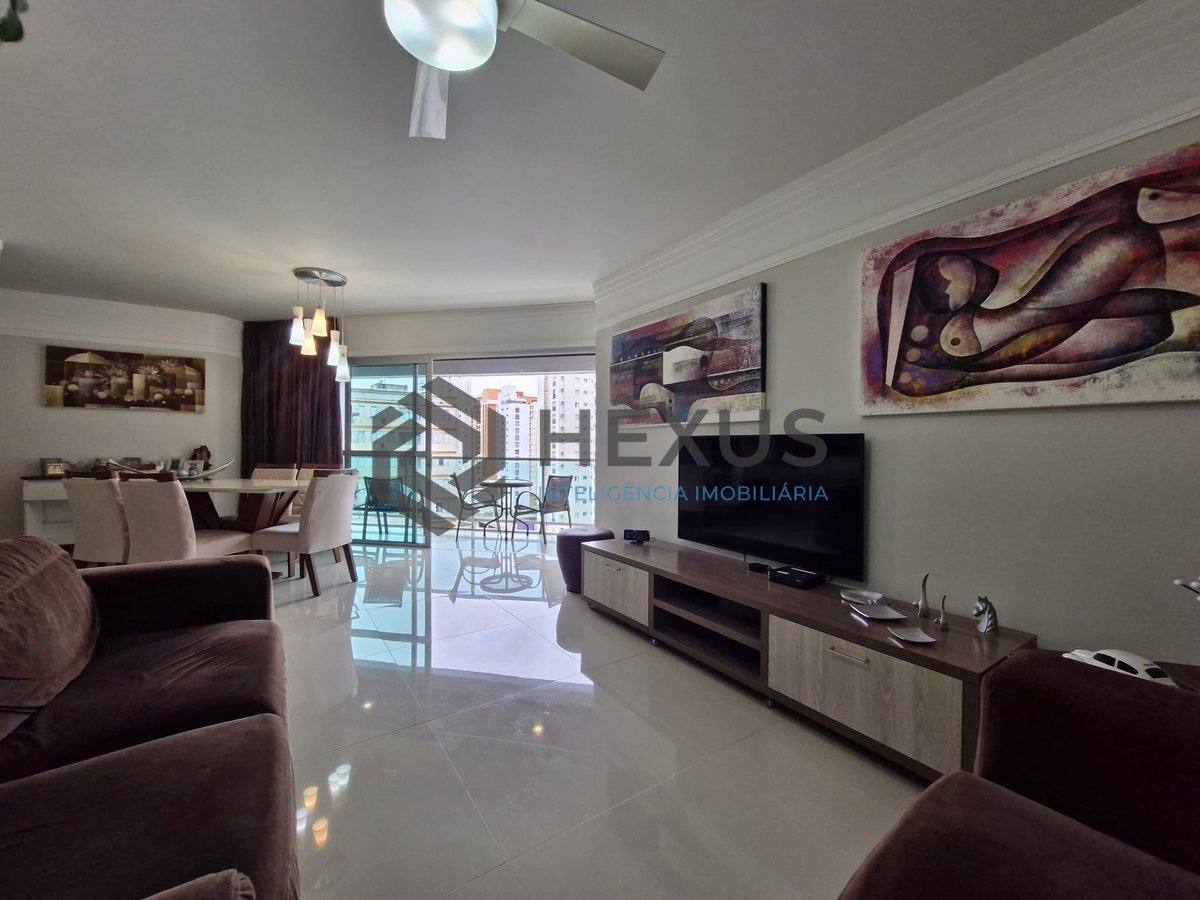 Foto 9 de Apartamento com varanda e lazer na região na Praia das Pitangueiras, Guaruja