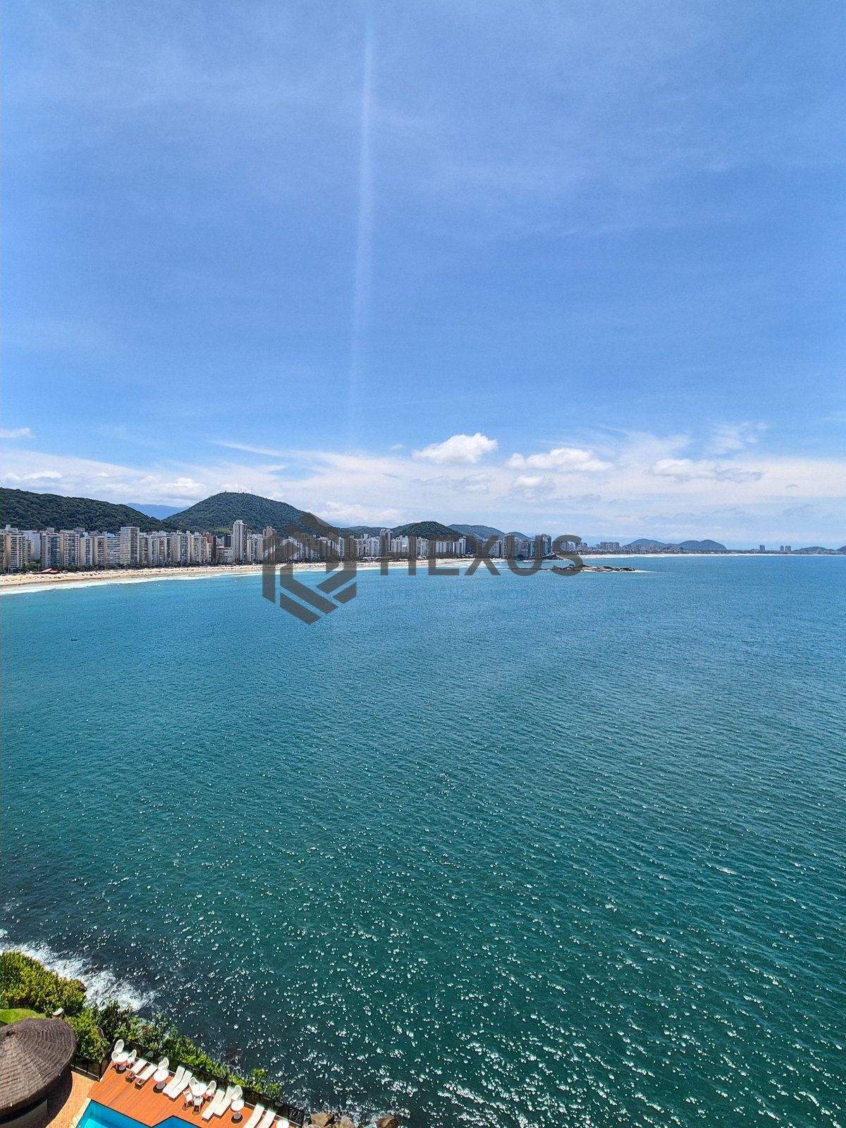 Foto 8 de Apartamento frente mar com varanda e lazer na Praia das Astúrias, Guarujá