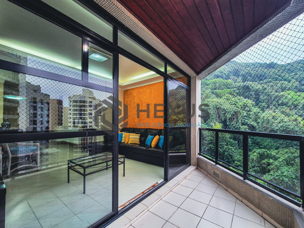 Foto 2 de Apartamento com varanda e lazer na Praia das Pitangueiras, Guaruja