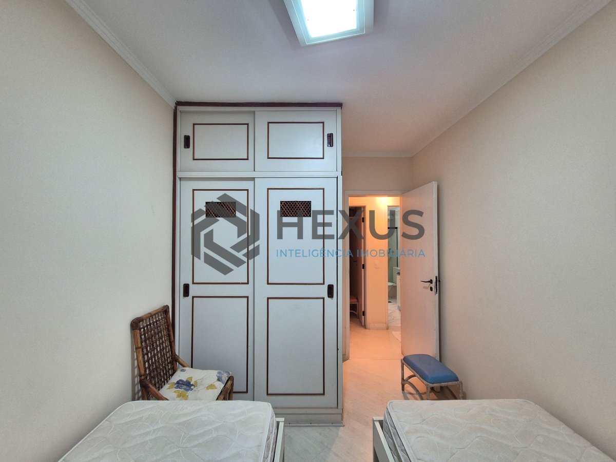 Foto 14 de Apartamento com varanda e lazer na Praia das Pitangueiras, Guaruja