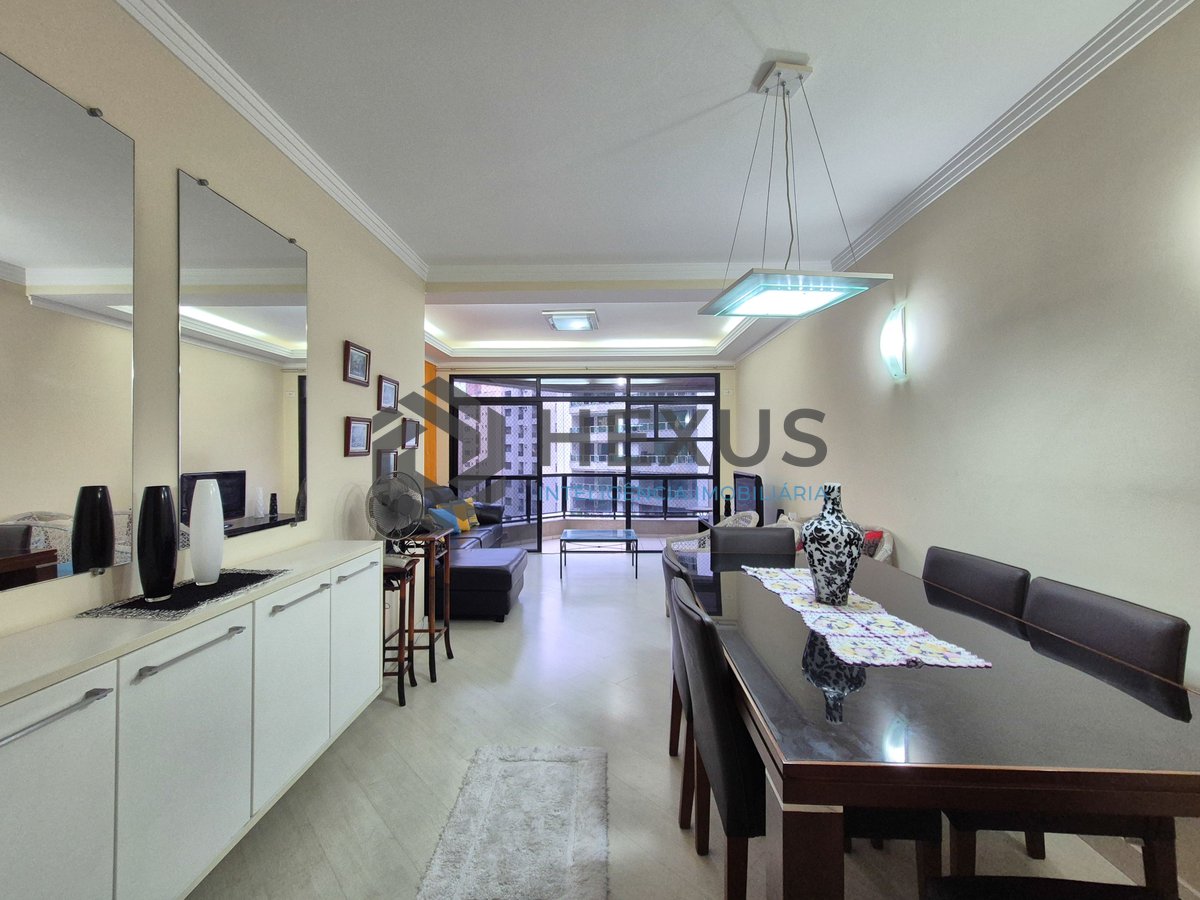 Foto 3 de Apartamento com varanda e lazer na Praia das Pitangueiras, Guaruja