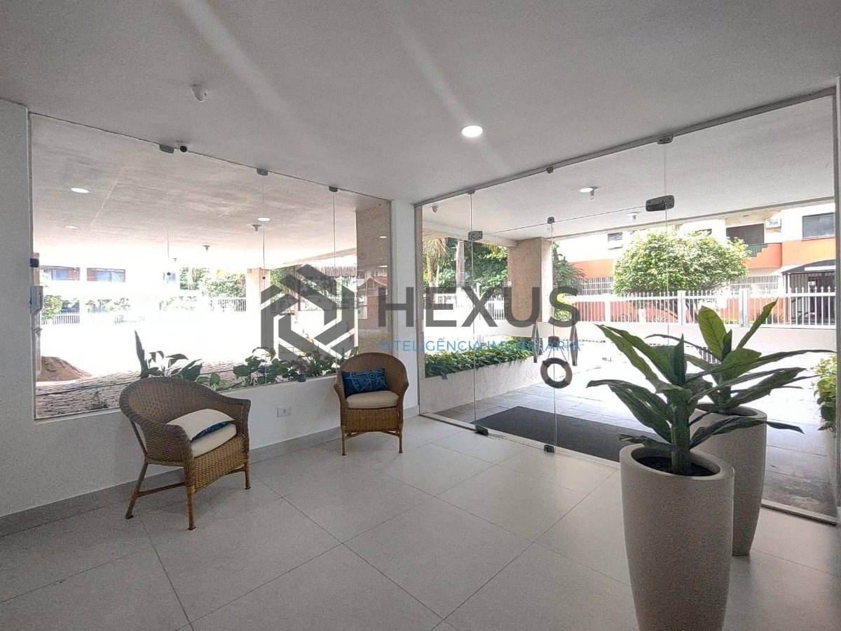 Foto 19 de Apartamento com varanda reformado na região dos Hotéis da Praia da Enseada, Guarujá