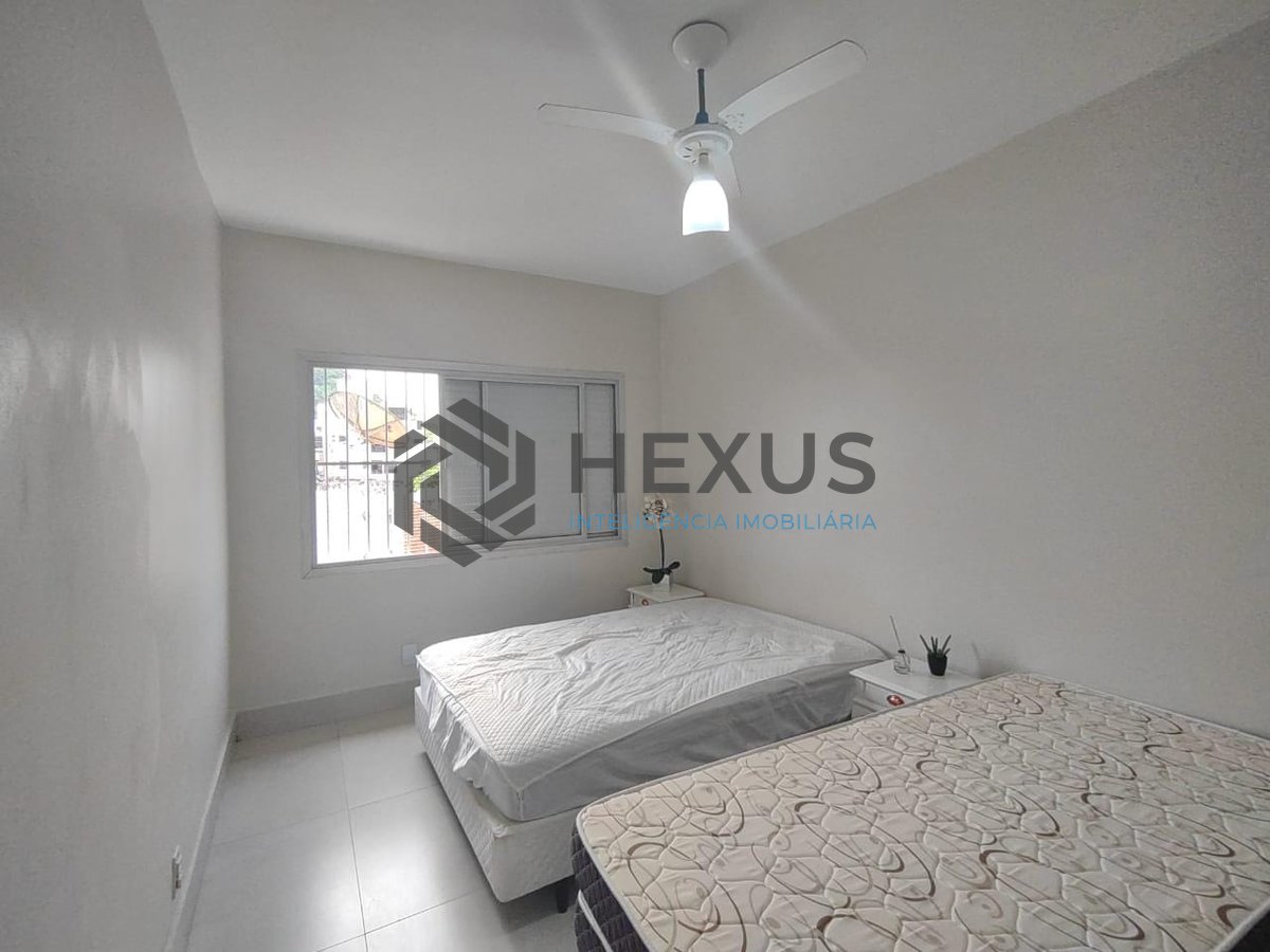 Foto 8 de Apartamento com varanda reformado na região dos Hotéis da Praia da Enseada, Guarujá