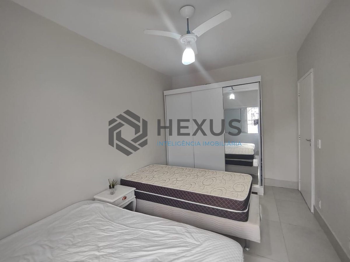 Foto 9 de Apartamento com varanda reformado na região dos Hotéis da Praia da Enseada, Guarujá