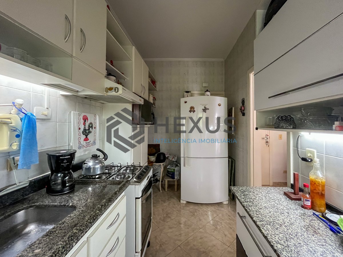 Foto 18 de Apartamento com varanda e lazer na Praia das Pitangueiras, Guaruja