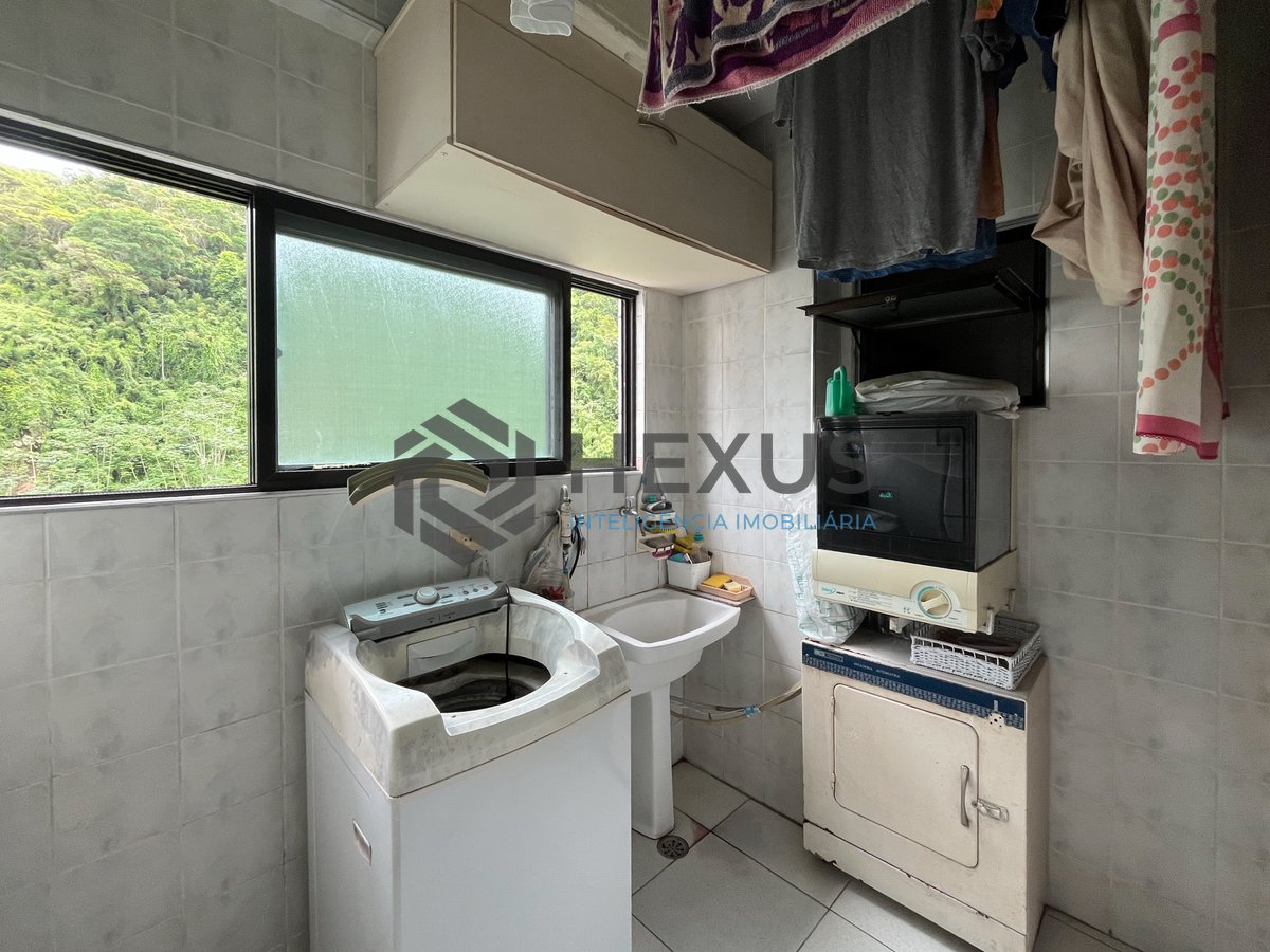 Foto 19 de Apartamento com varanda e lazer na Praia das Pitangueiras, Guaruja