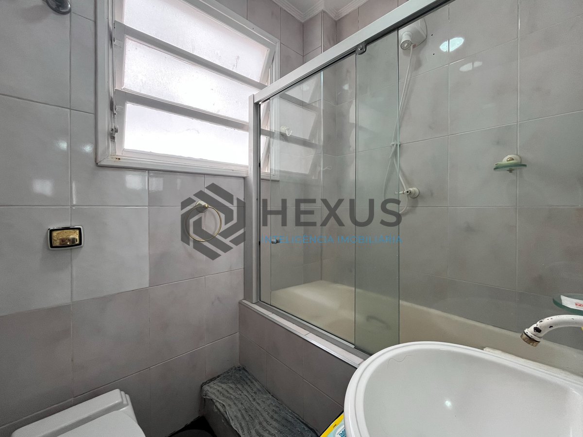 Foto 15 de Apartamento com varanda vista mar na beira mar da Praia das Pitangueiras, Guaruja