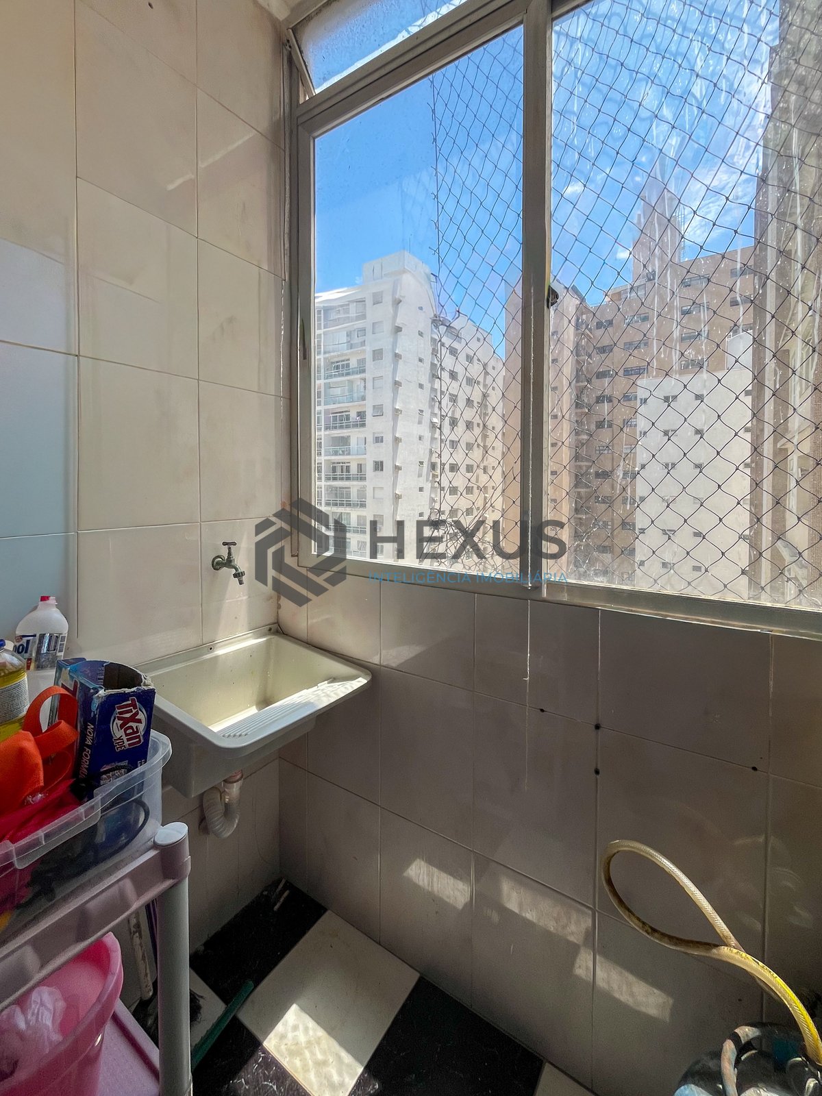 Foto 17 de Apartamento com varanda vista mar na beira mar da Praia das Pitangueiras, Guaruja