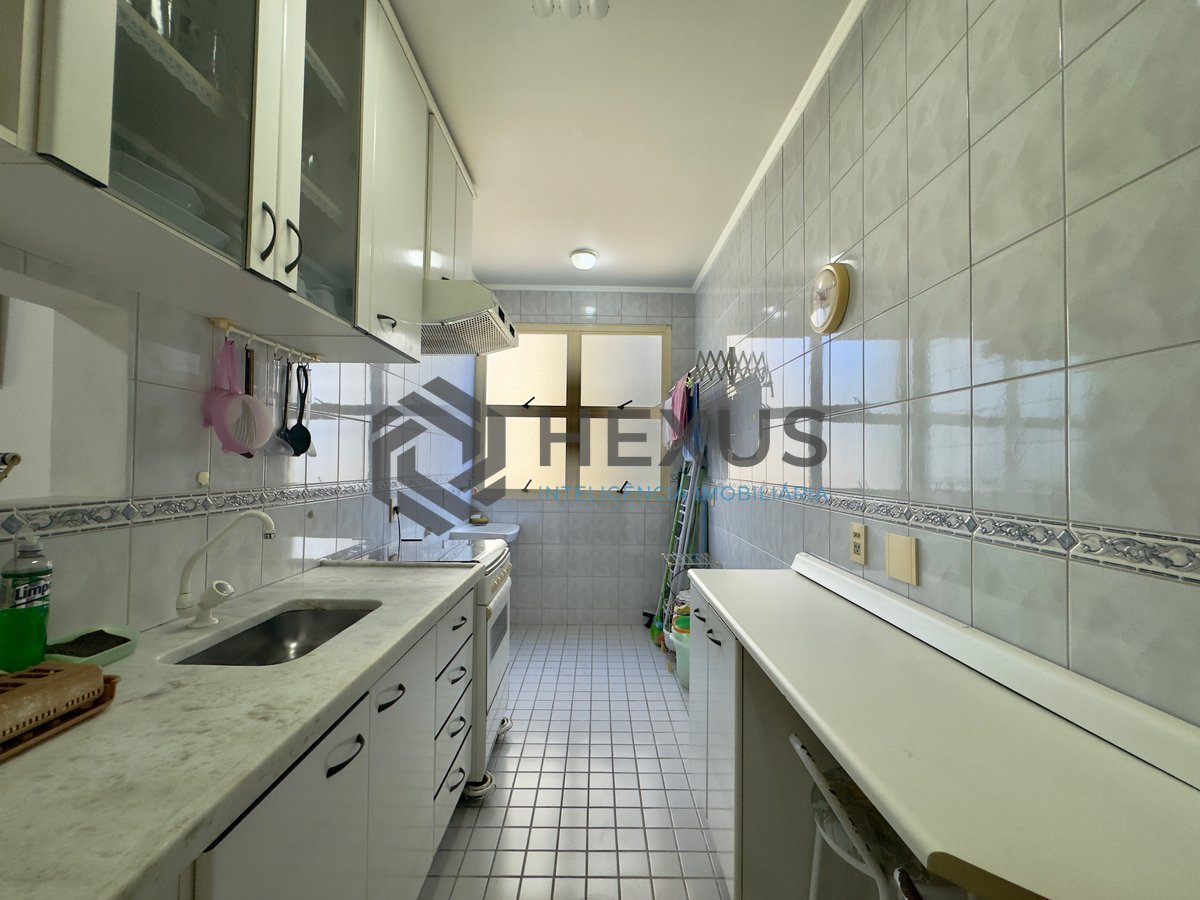 Foto 18 de Apartamento com varanda e lazer na Praia da Enseada, Guaruja