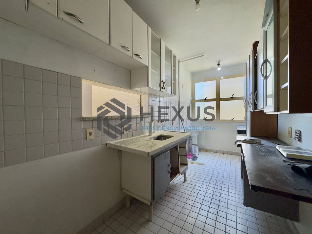 Foto 16 de Apartamento com varanda e lazer na Praia da Enseada, Guaruja