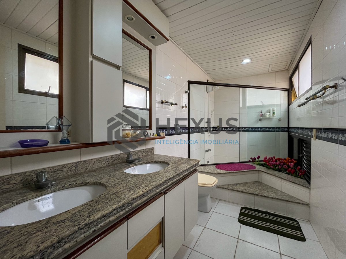Foto 20 de Apartamento com varanda e lazer na região do Aquário na Praia da Enseada, Guaruja