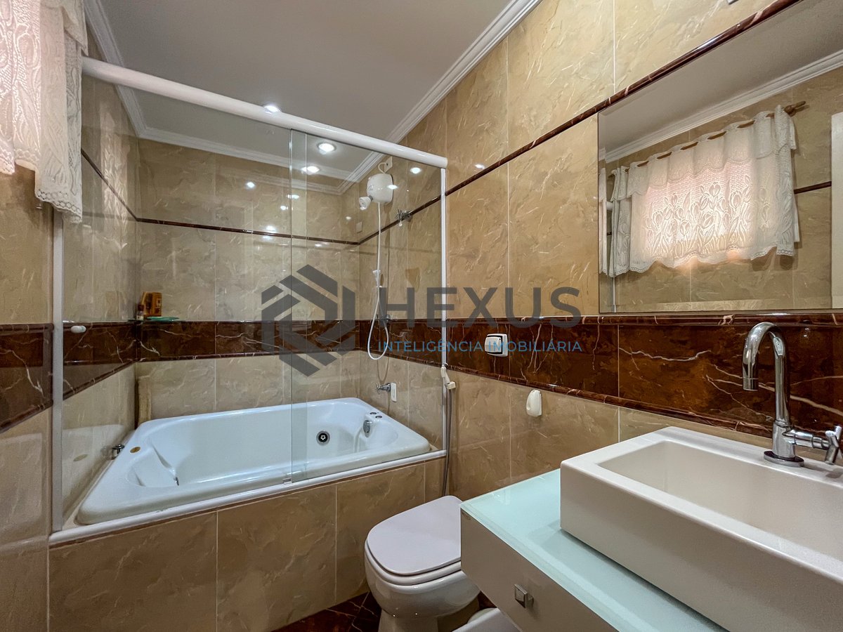 Foto 20 de Apartamento com varanda e lazer na Praia da Enseada, Guaruja