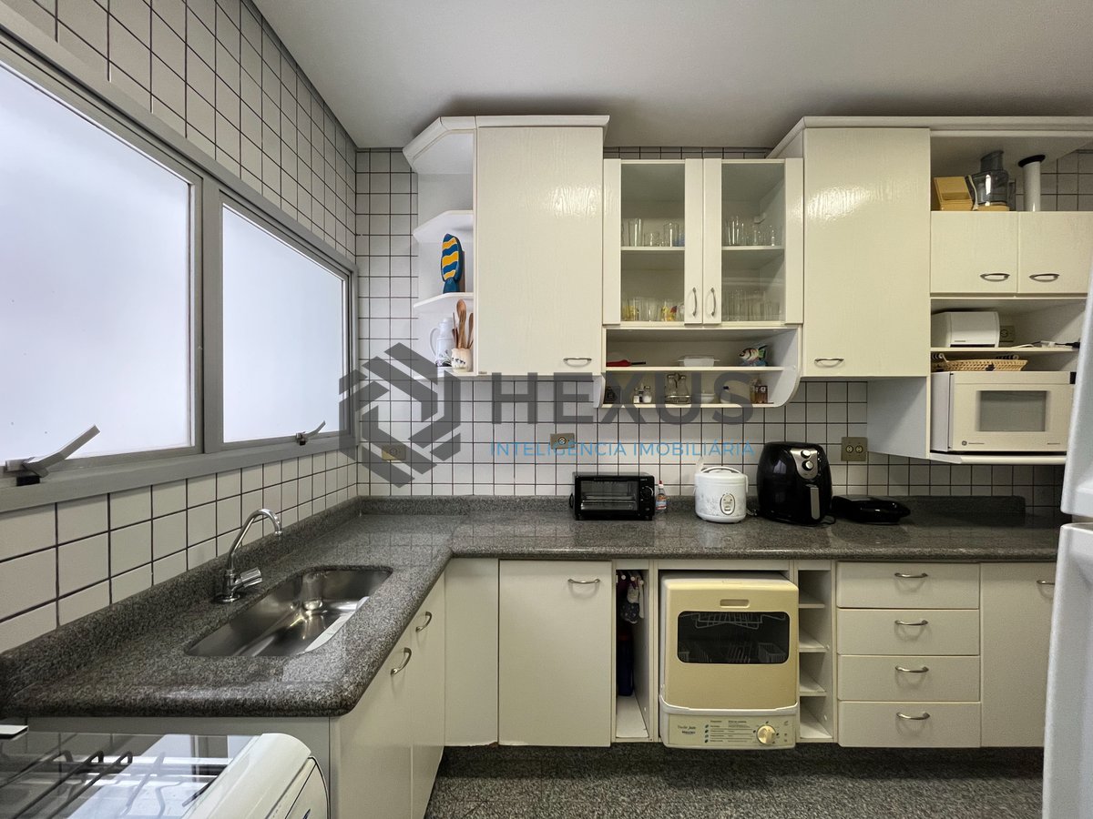 Foto 25 de Apartamento com varanda e lazer na Praia da Enseada, Guaruja