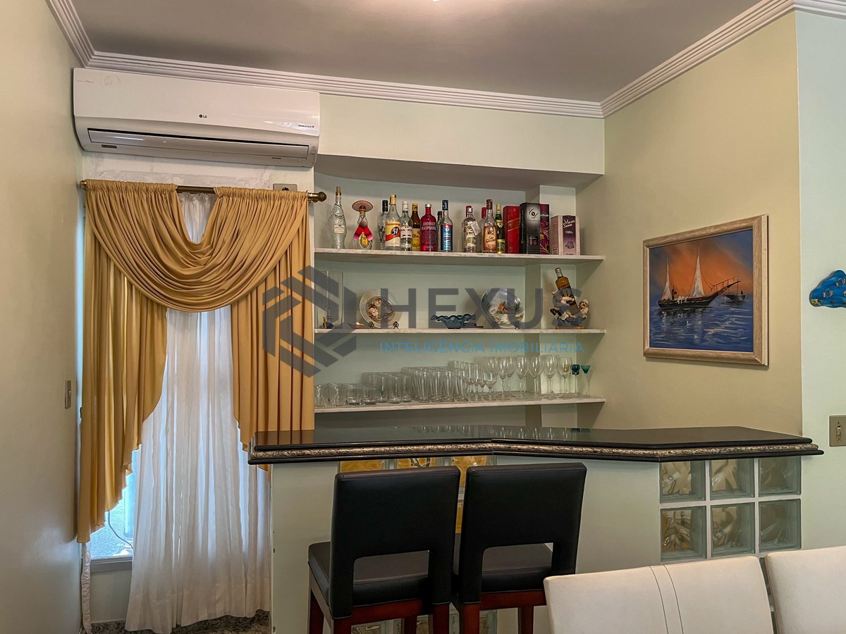 Foto 6 de Apartamento com varanda e lazer na Praia da Enseada, Guaruja